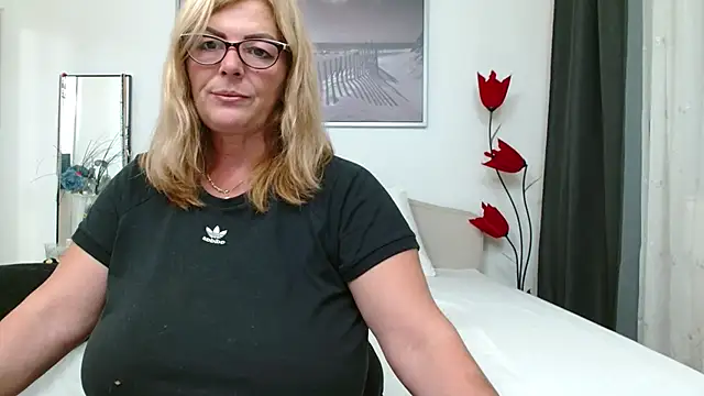 YulliaMilf online show from 11-07-25, 03:12