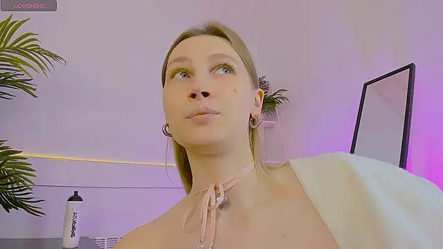 Snapshot of Jess_Anders_ chatting on 11-16-25, 08:20 Jess Anders online show from 11-16-25, 08:20