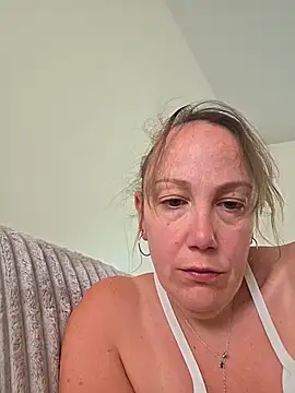 Wisie Cutie online show from 04-21-26, 10:10