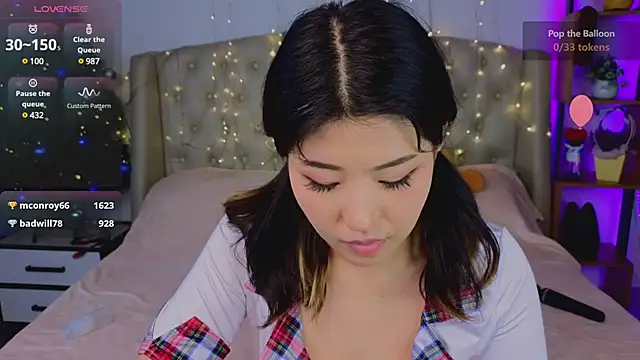 Wendy  Hills online show from 12-16-24, 03:54