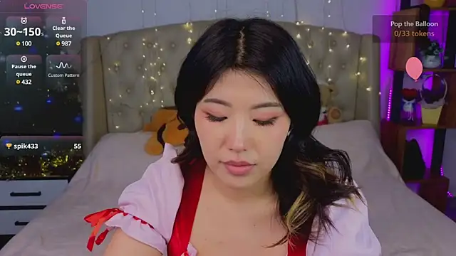 Wendy  Hills online show from 12-23-24, 03:33