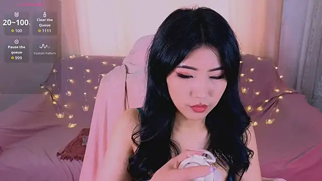 Snapshot of Wendy__Hills chatting on 05-31-26, 05:37 Wendy Hills online show from 05-31-26, 05:37