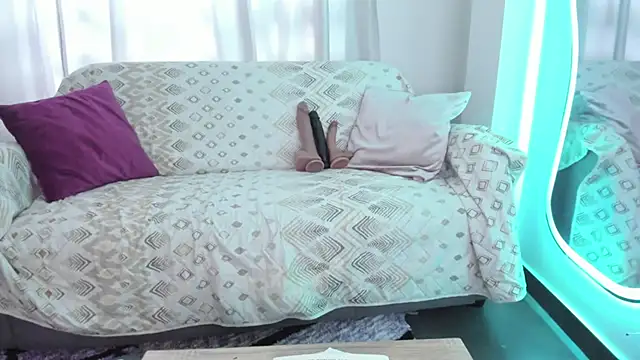 Snapshot of KAROLIVONNE chatting on 02-24-26, 08:51 KAROLIVONNE online show from 02-24-26, 08:51