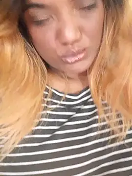 Snapshot of Indianpleasure300 chatting on 03-04-26, 08:04 Indianpleasure300 online show from 03-04-26, 08:04