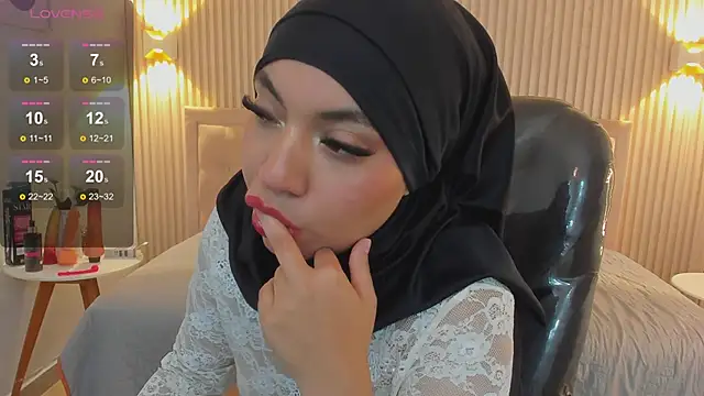 Snapshot of Sooffii_1 chatting on 03-07-25, 05:18 Sooffii 1 online show from 03-07-25, 05:18