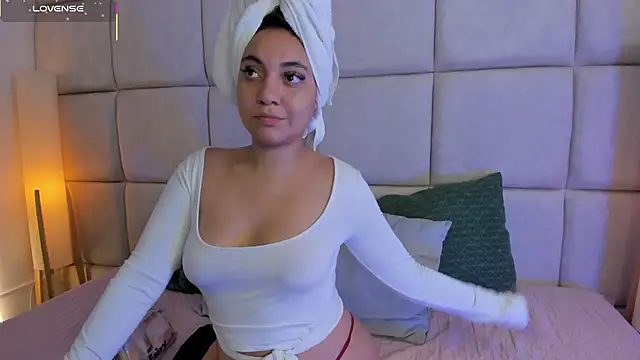 Snapshot of Sooffii_1 chatting on 12-16-25, 02:16 Sooffii 1 online show from 12-16-25, 02:16