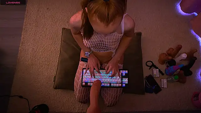 Redhead Shark new online show from 03-19-26, 01:15