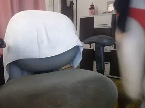 Snapshot of Milkshaker_angel chatting on 12-04-25, 11:13 Milkshaker angel online show from 12-04-25, 11:13