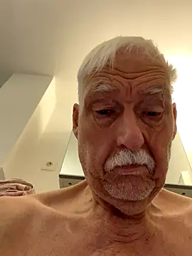 Steffibi1954 online show from 12-18-25, 04:40