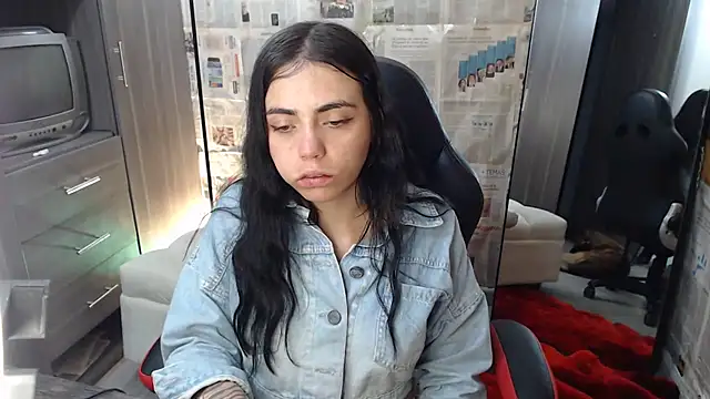 i am nina  online show from 10-31-25, 03:18