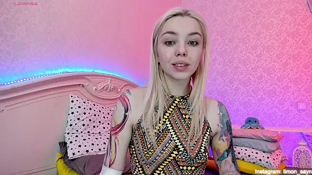 LillyMoure  online show from 02-02-25, 01:34