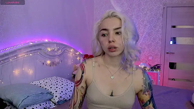 LillyMoure  online show from 09-23-25, 11:30