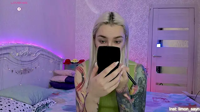 LillyMoure  online show from 10-17-25, 11:29