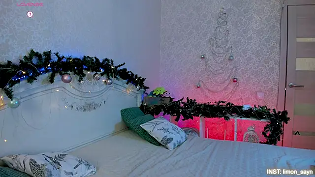 LillyMoure  online show from 01-06-26, 12:14