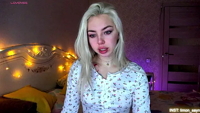 LillyMoure  online show from 03-28-26, 11:26