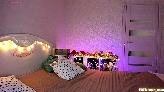 LillyMoure  online show from 04-19-26, 11:40