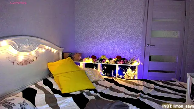 LillyMoure  online show from 07-21-26, 11:51