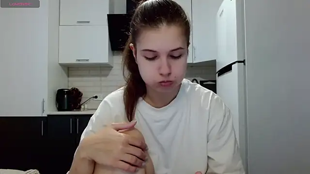 Snapshot of SayMeow_ chatting on 06-08-26, 05:30 SayMeow online show from 06-08-26, 05:30