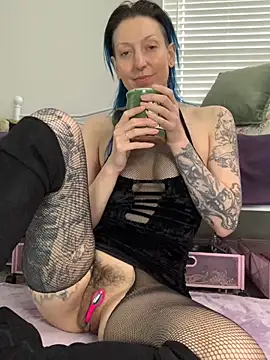 MissCumberdale online show from 11-25-25, 06:41