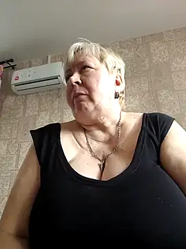 Snapshot of EffectFiona chatting on 02-08-25, 10:50 EffectFiona online show from 02-08-25, 10:50