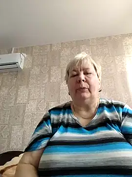 Snapshot of EffectFiona chatting on 02-16-25, 10:10 EffectFiona online show from 02-16-25, 10:10