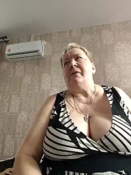 Snapshot of EffectFiona chatting on 03-12-25, 11:09 EffectFiona online show from 03-12-25, 11:09