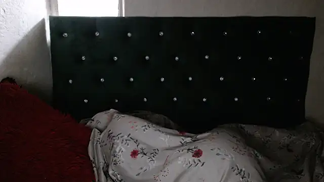 Snapshot of NatlilBooty chatting on 10-30-25, 01:29 NatlilBooty online show from 10-30-25, 01:29