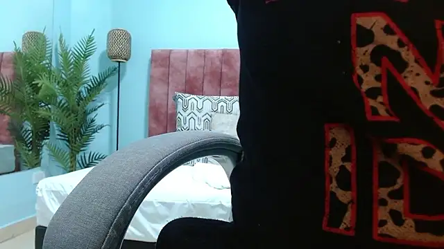 Snapshot of sophia_hadid chatting on 01-08-26, 08:00 sophia hadid online show from 01-08-26, 08:00