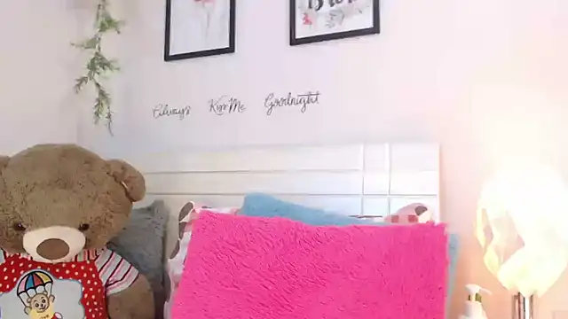 Snapshot of Joliet chatting on 09-17-25, 11:50 Joliet online show from 09-17-25, 11:50