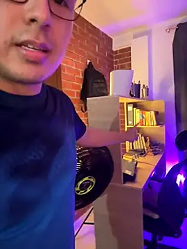 andrewmhilton  online show from 09-26-25, 04:49