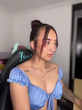 Snapshot of _Tammyy chatting on 02-25-26, 05:44 Tammyy online show from 02-25-26, 05:44