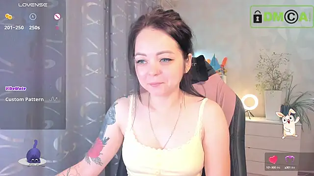 Snapshot of AnnyHoney_ chatting on 09-25-25, 12:42 AnnyHoney online show from 09-25-25, 12:42
