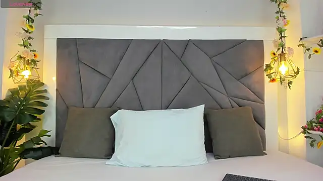 Snapshot of KiarhaTrixie chatting on 11-12-25, 03:07 KiarhaTrixie online show from 11-12-25, 03:07