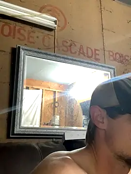 Snapshot of Midwestalpha chatting on 01-08-26, 05:04 Midwestalpha online show from 01-08-26, 05:04