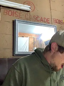 Snapshot of Midwestalpha chatting on 01-14-26, 07:58 Midwestalpha online show from 01-14-26, 07:58