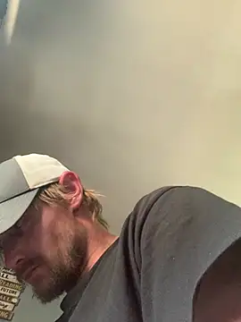 Snapshot of Midwestalpha chatting on 03-26-26, 10:26 Midwestalpha online show from 03-26-26, 10:26