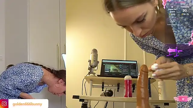 Snapshot of Miss69Ri99 chatting on 12-22-24, 07:42 Miss69Ri99 online show from 12-22-24, 07:42