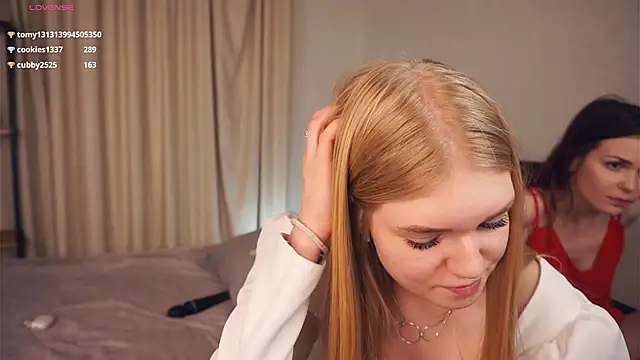 Snapshot of EllenReeves chatting on 01-29-25, 01:49 EllenReeves online show from 01-29-25, 01:49