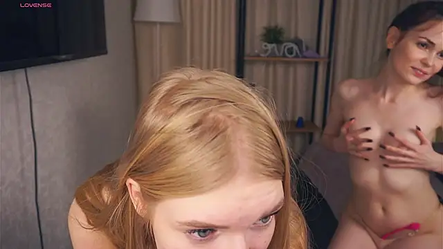 Snapshot of EllenReeves chatting on 01-30-25, 01:53 EllenReeves online show from 01-30-25, 01:53