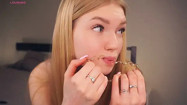 Snapshot of EllenReeves chatting on 02-28-25, 12:42 EllenReeves online show from 02-28-25, 12:42