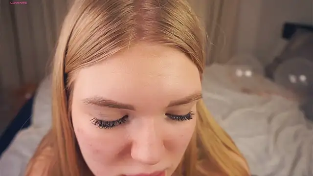 Snapshot of EllenReeves chatting on 03-08-25, 02:08 EllenReeves online show from 03-08-25, 02:08