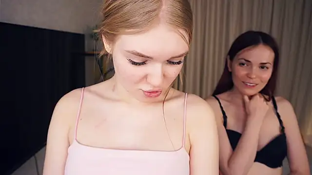 Snapshot of EllenReeves chatting on 03-17-25, 03:07 EllenReeves online show from 03-17-25, 03:07