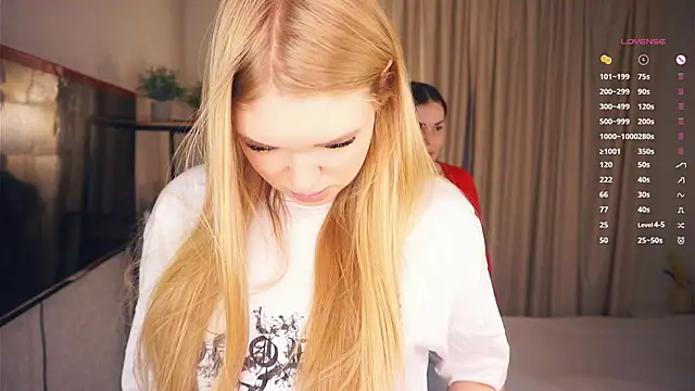 Snapshot of EllenReeves chatting on 11-21-25, 05:06 EllenReeves online show from 11-21-25, 05:06