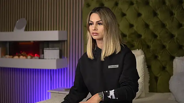 TiffanyMaze online show from 10-02-25, 06:09