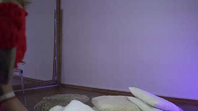 TiffanyMaze online show from 10-08-25, 06:33