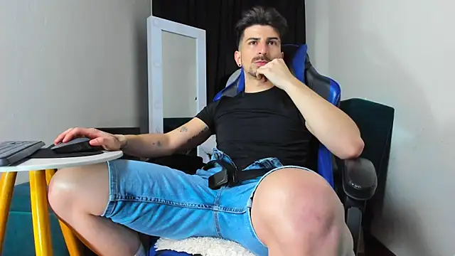 LiamCossio  online show from 01-08-25, 02:25