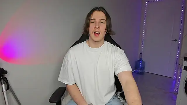 Vincent Strong online show from 12-20-24, 01:43