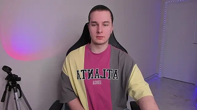 Vincent Strong online show from 02-14-25, 02:44