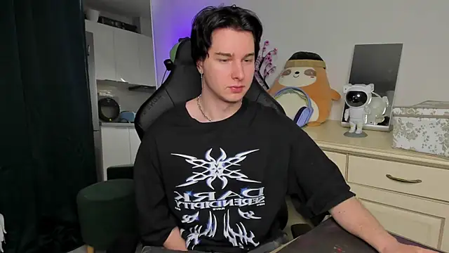 Vincent Strong online show from 05-17-26, 08:23