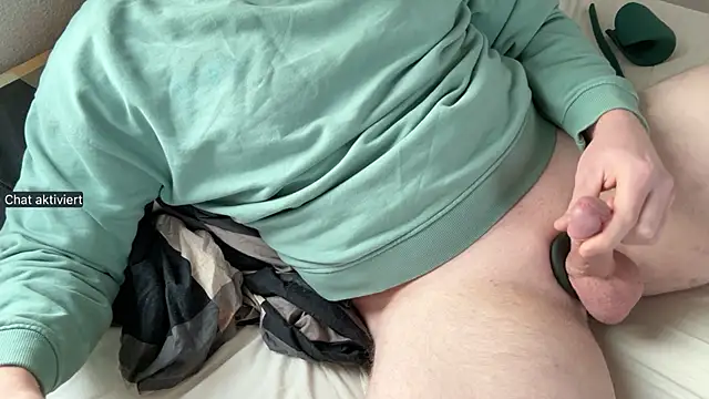 Snapshot of an0nym0us_us3r chatting on 12-18-25, 02:12 an0nym0us us3r online show from 12-18-25, 02:12